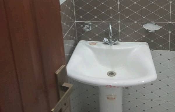 Get Your Hands On Upper Portion In Allama Iqbal Town Best Area 13