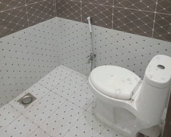 Get Your Hands On Upper Portion In Allama Iqbal Town Best Area 14
