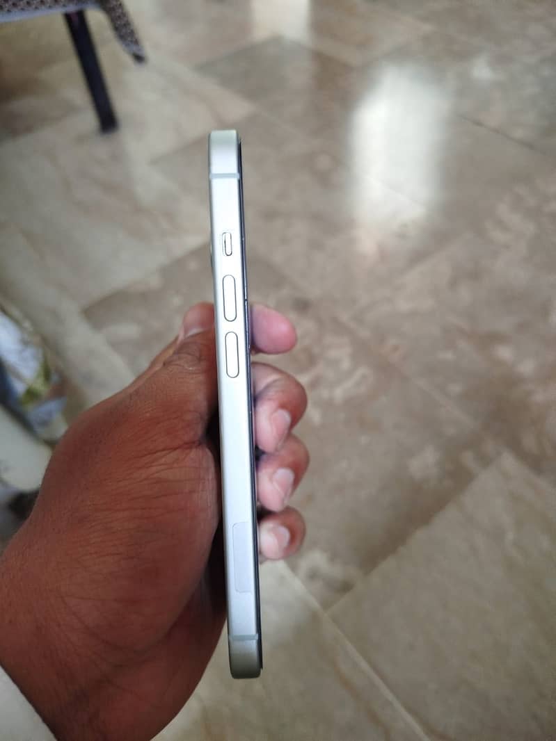 I phone 15 4