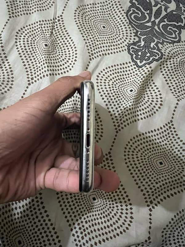 iphone X 64 gb pta Approved 4