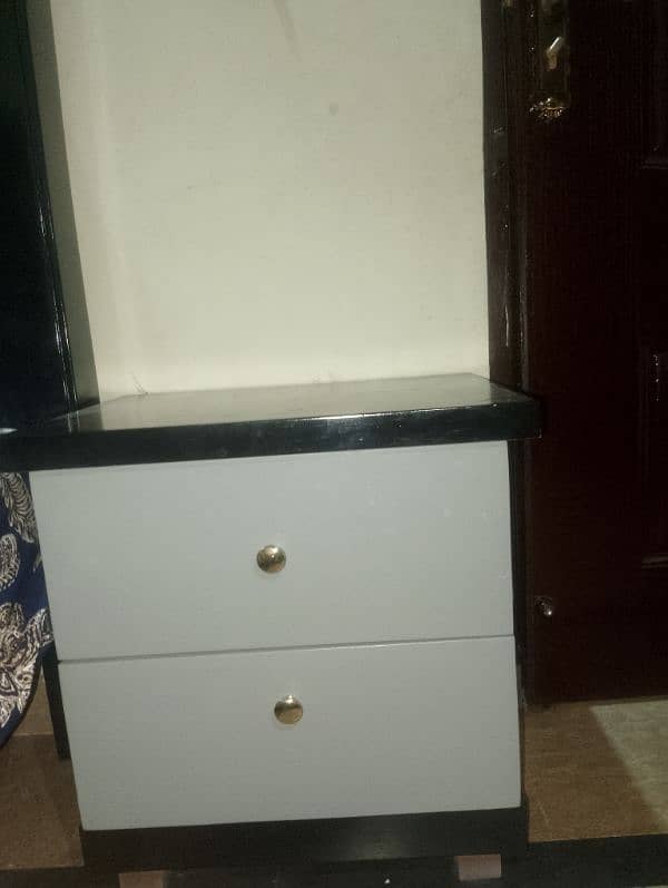bed ,dressing ,side tables 0322 4292700for sale 2 to 3 month use 3