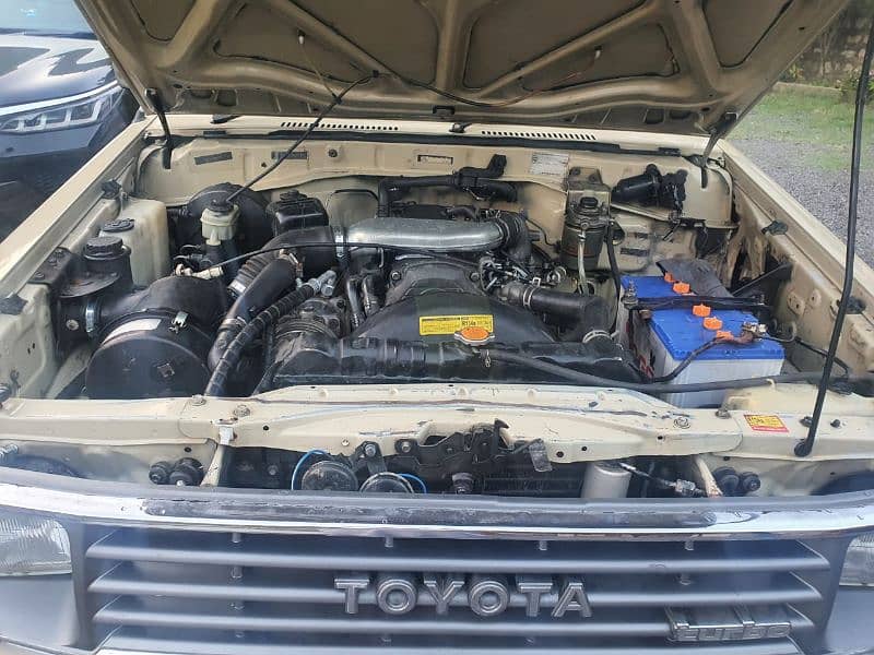Toyota Land Cruiser 1991 urgent for sale 4