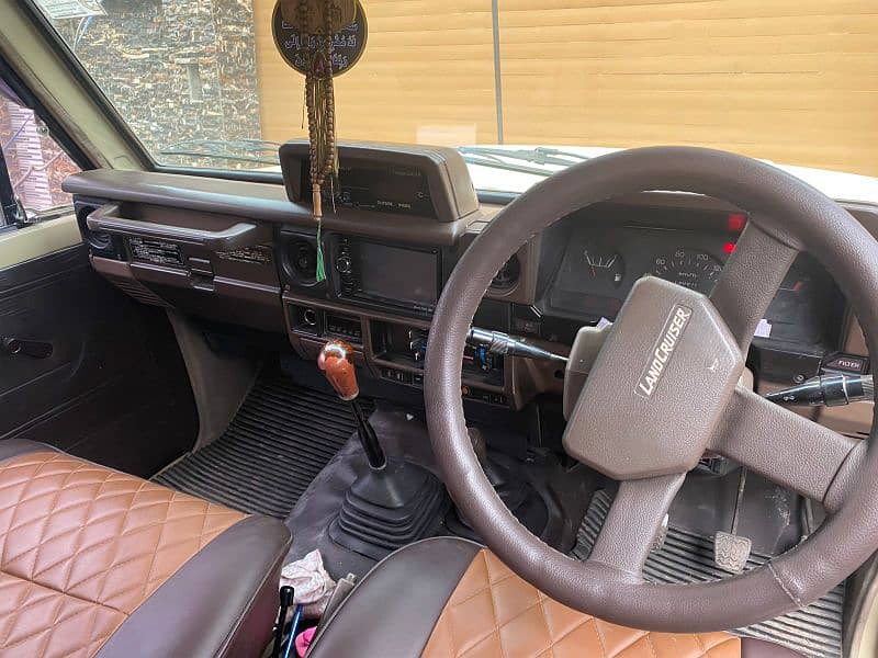Toyota Land Cruiser 1991 urgent for sale 6