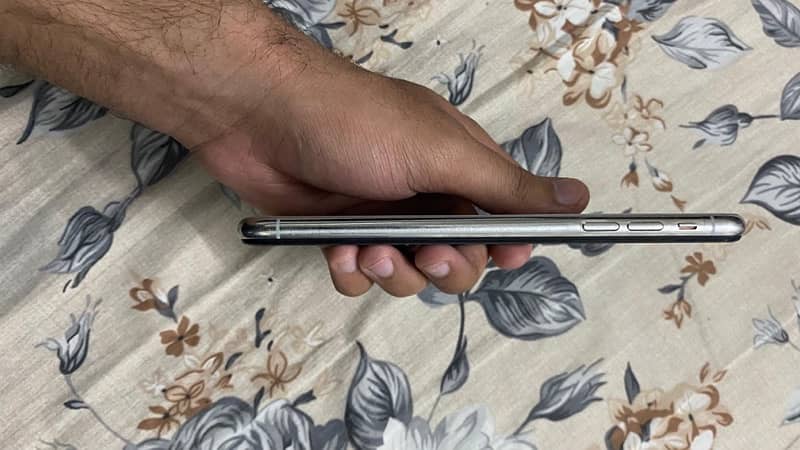 I phone XsMax 64 GB white colour 6