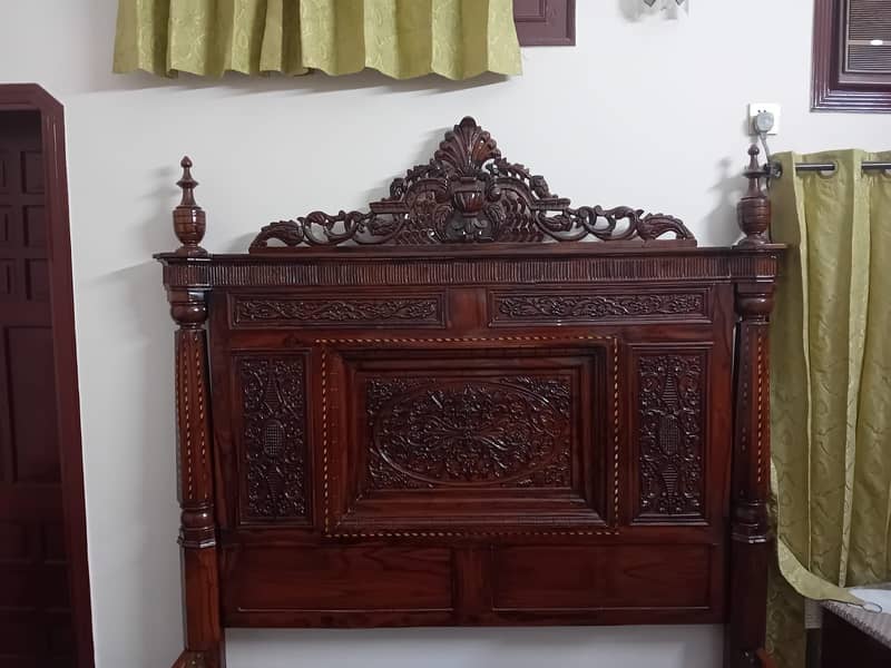 Bed with drawers and dressing table 1