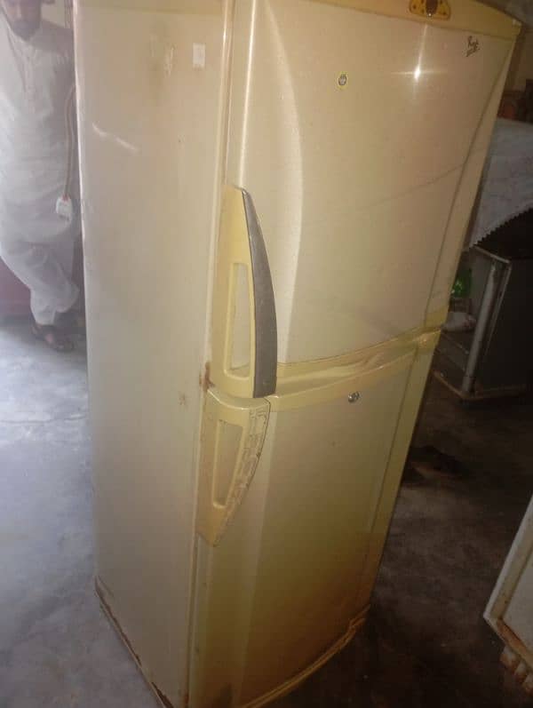 pel refrigerator 5 foot hight. . good quality 1