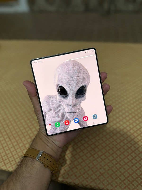 Samsung galaxy fold 5 non pta 512gb e sim working little line 12