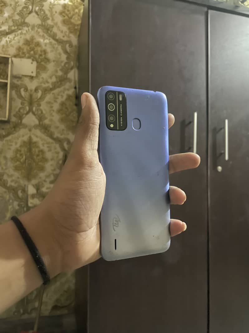 Itel mobile phone 2/32 2