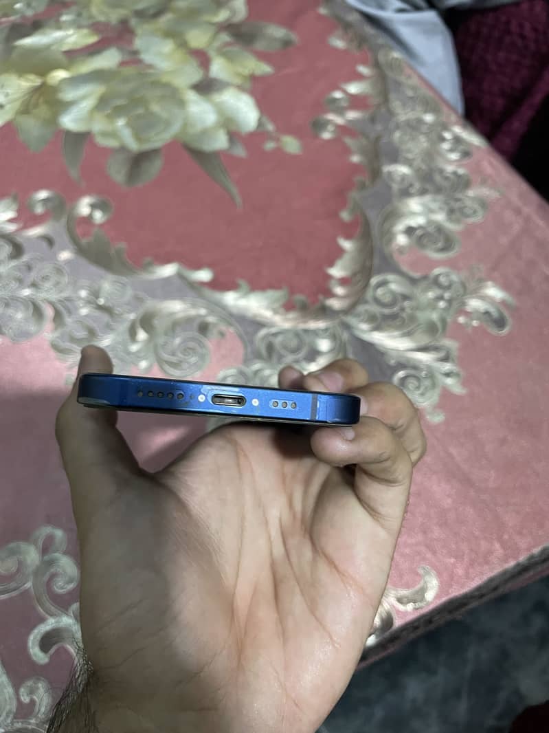 iPhone 12 3