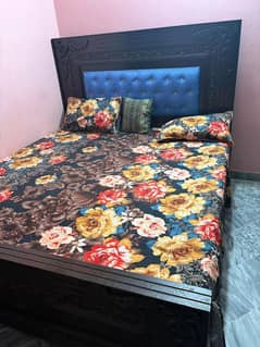 BED FOR SALE WITHOUT MATTRESS