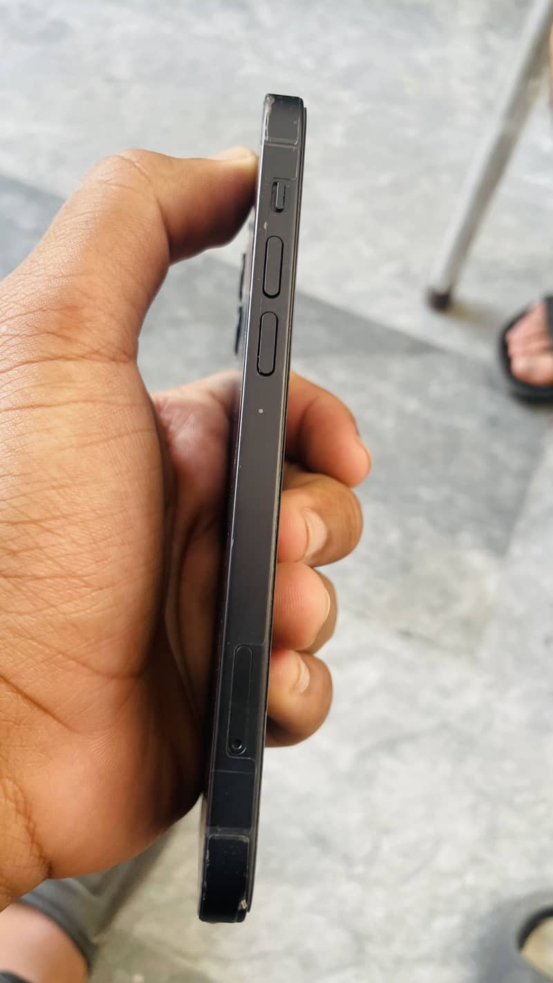 iPhone 12 0