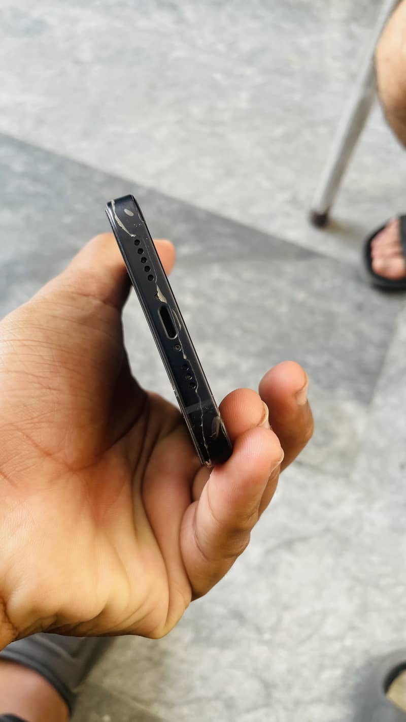iPhone 12 4