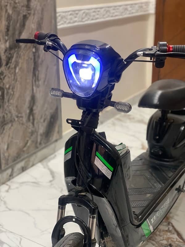 yj future scooty indus 0