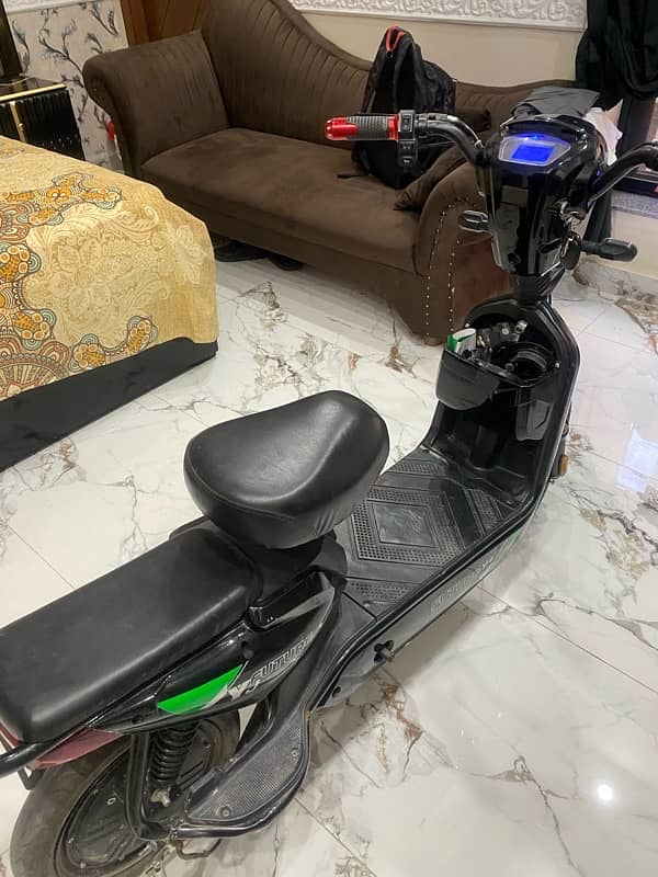 yj future scooty indus 1