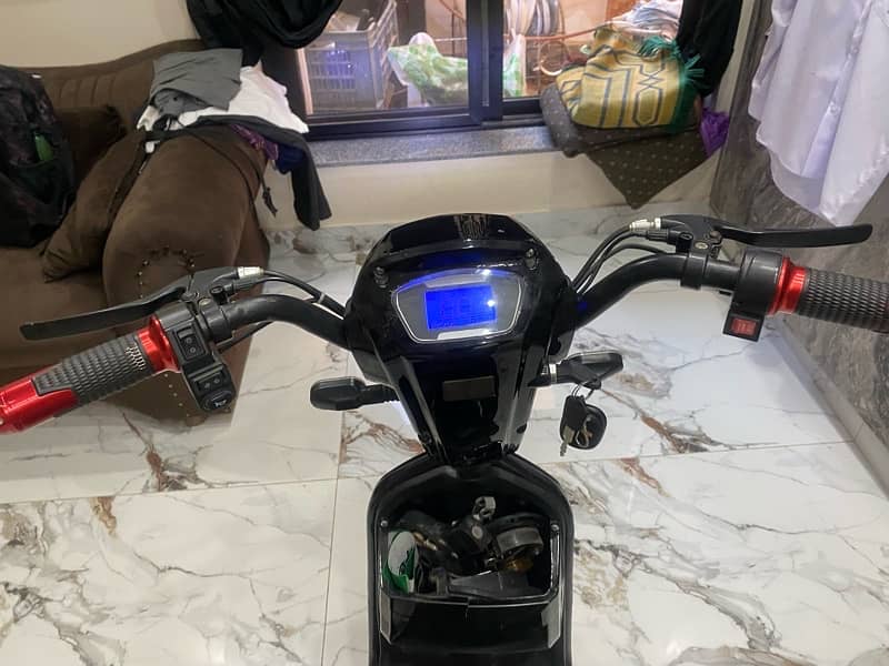 yj future scooty indus 2