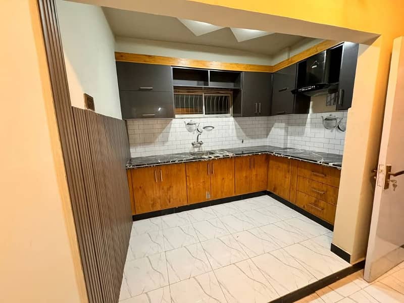 three bed dd leased apartment for sale in johar 7