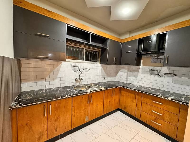three bed dd leased apartment for sale in johar 10