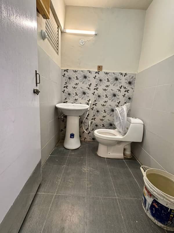 three bed dd leased apartment for sale in johar 11