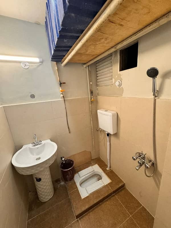 three bed dd leased apartment for sale in johar 12