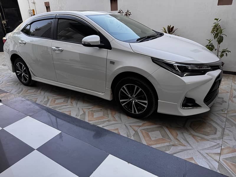 Toyota Corolla Altis X 1.6 special edition 4