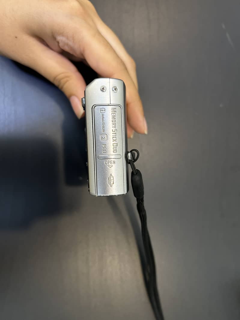 Sony DSC-T30 Digital Camera — Affordable Canon G7X Dupe 6