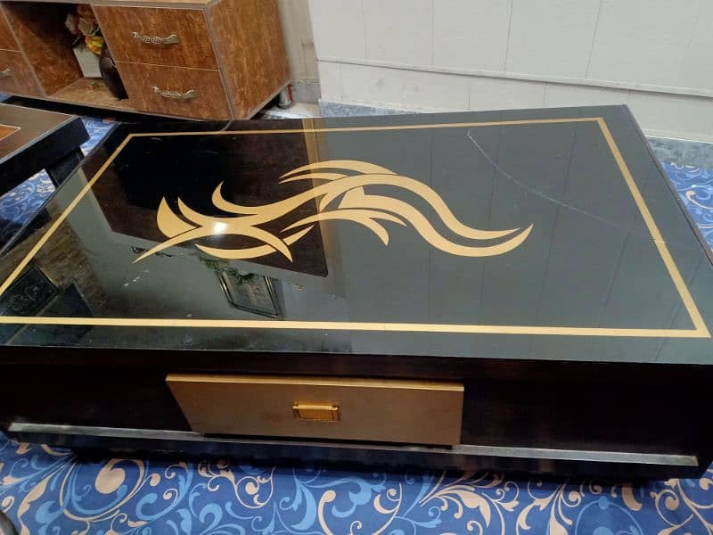 Wooden heavy center table 0