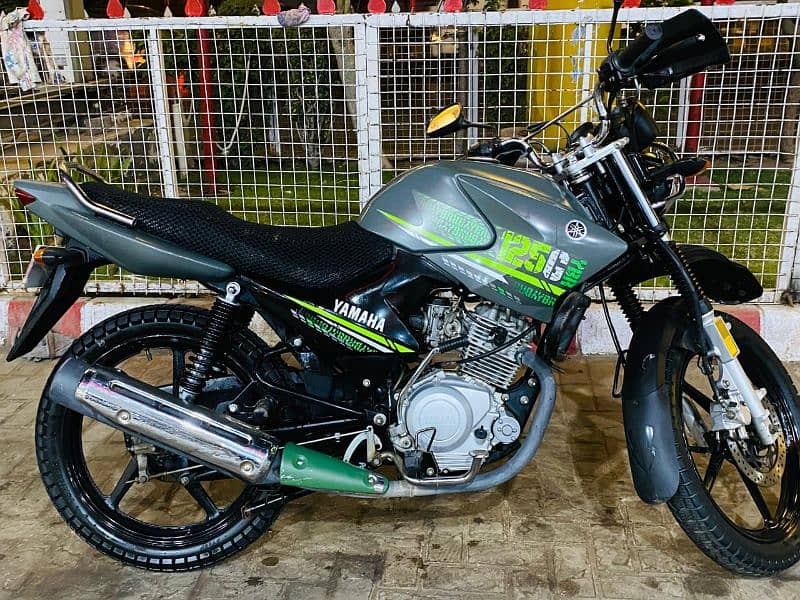 YAMAHA YBR 125 2023 1