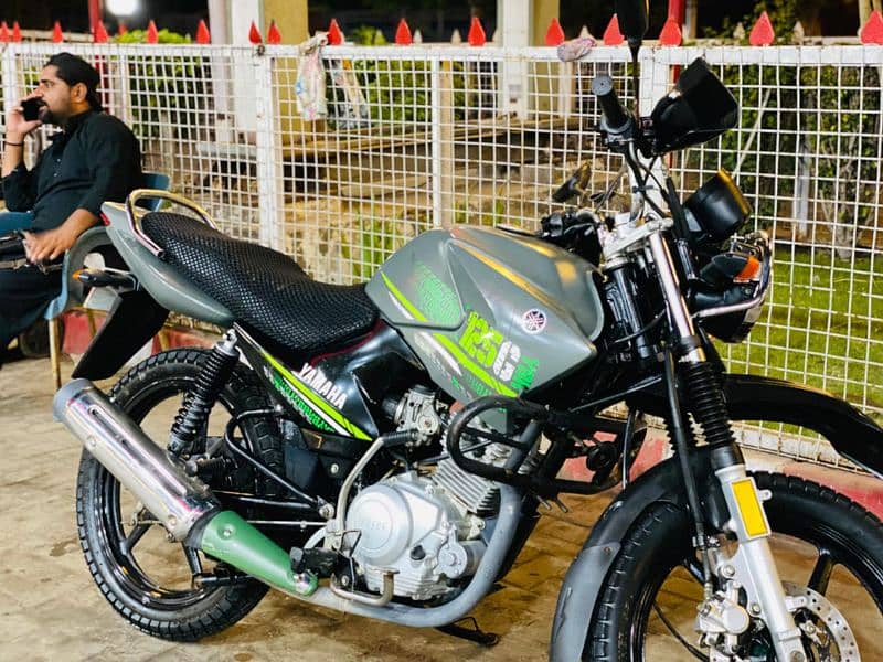 YAMAHA YBR 125 2023 4