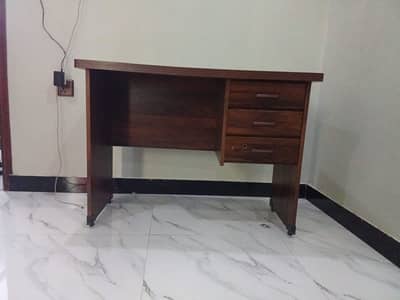 office table condition like new