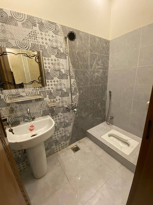 2.75 Marla Triple Story House For Sale 3