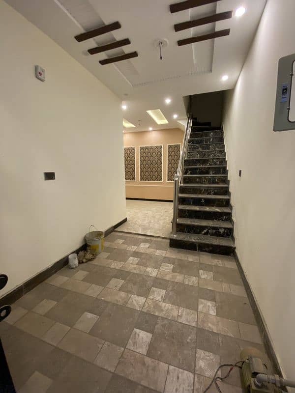 2.75 Marla Triple Story House For Sale 4