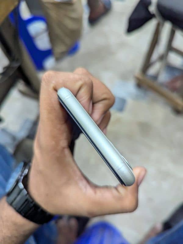 iPhone 11 White colour  64Gb 0