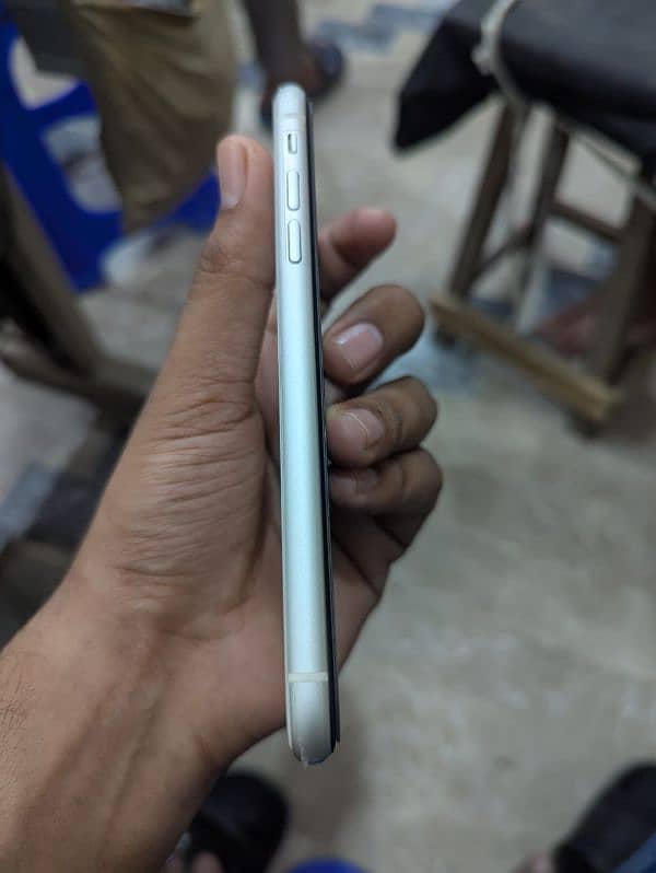 iPhone 11 White colour  64Gb 1