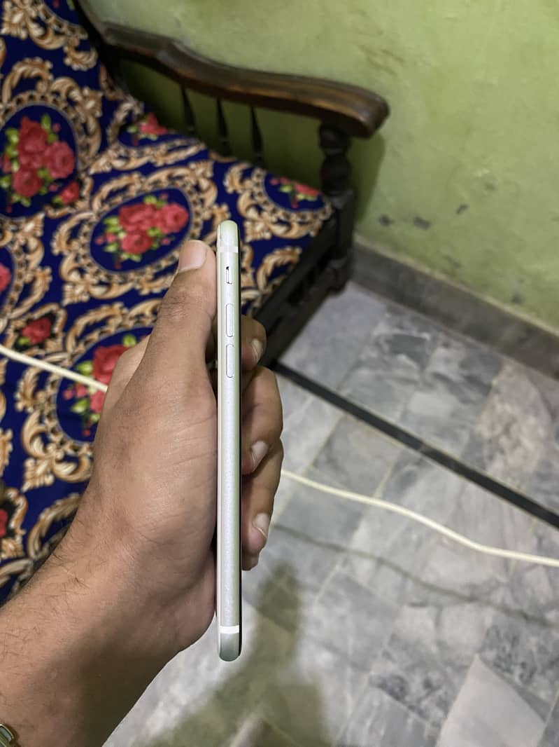 iphone se 2020 jv condition 10/8 4