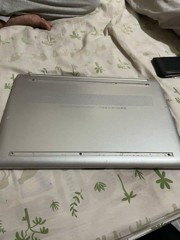 HP 15-DY1043DX Core i5 10th Gen 12/256GB Touch 2
