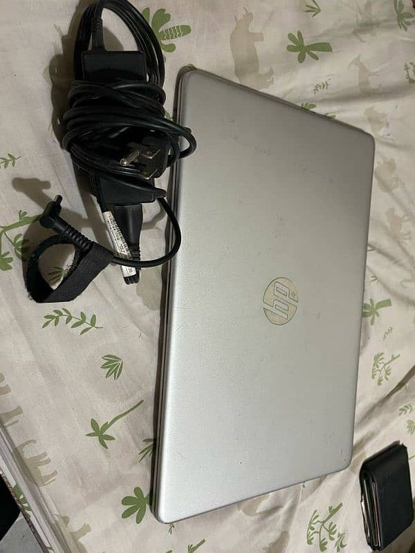 HP 15-DY1043DX Core i5 10th Gen 12/256GB Touch 5