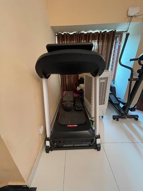 SLIM LINE TREADMILL 1