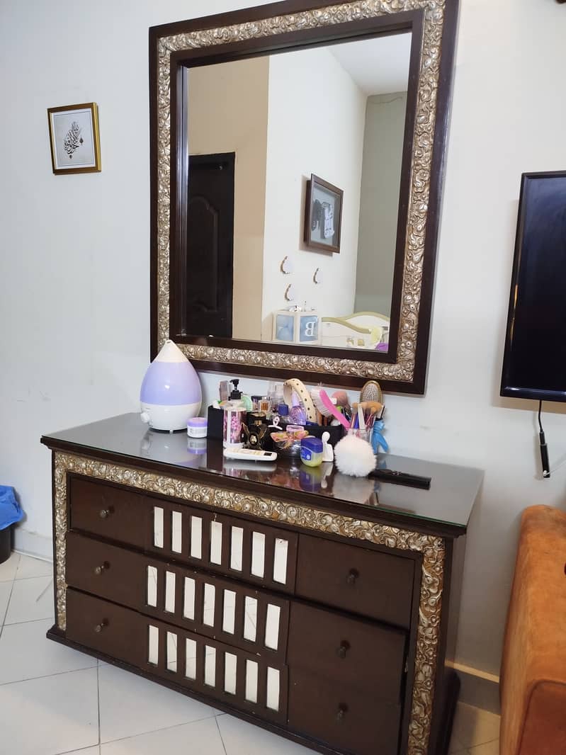 Complete Bed Set With Mattress   |  Almost New  |  Excellent Condition 2