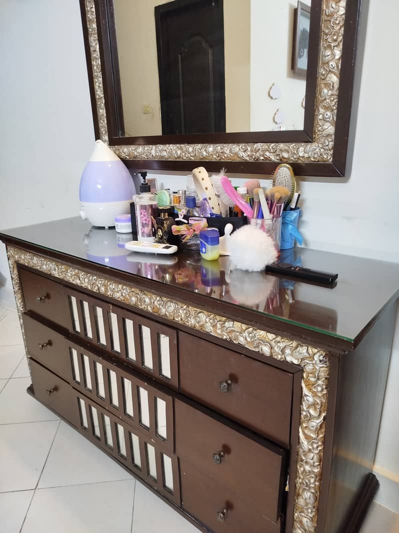 Complete Bed Set With Mattress   |  Almost New  |  Excellent Condition 8