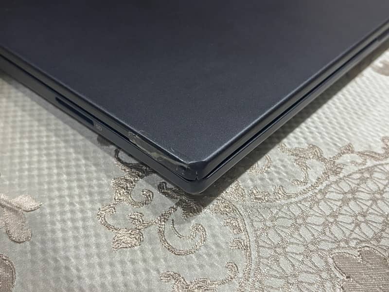 ho victus 15 rtx 4050 slight corner broken 1