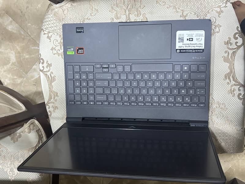 ho victus 15 rtx 4050 slight corner broken 2