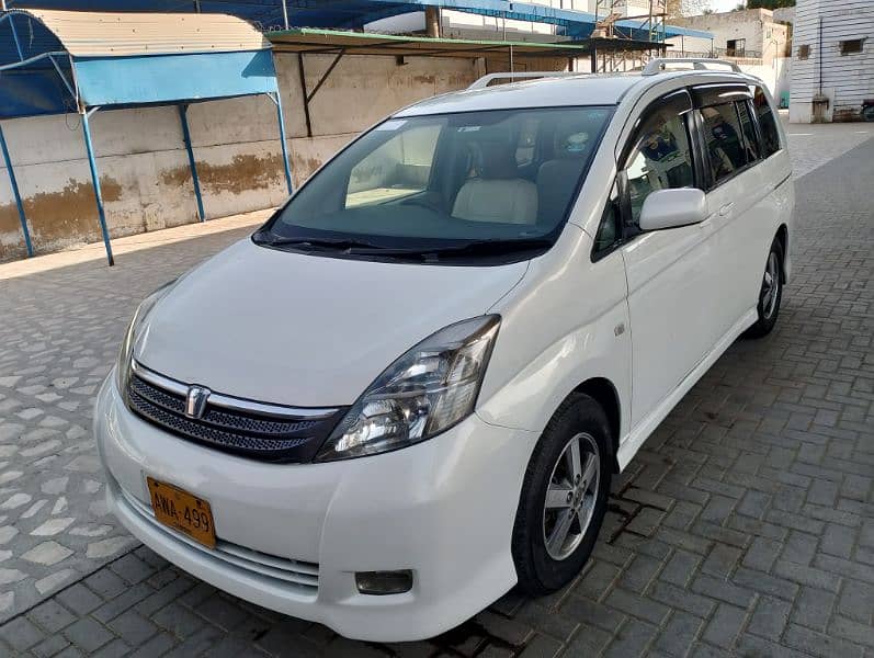 Toyota ISIS 2006 1
