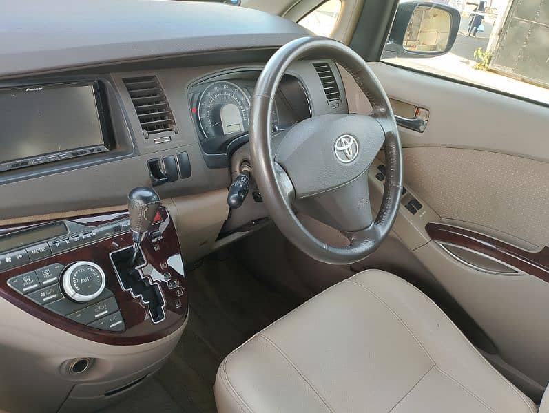 Toyota ISIS 2006 2