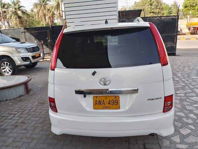 Toyota ISIS 2006 8