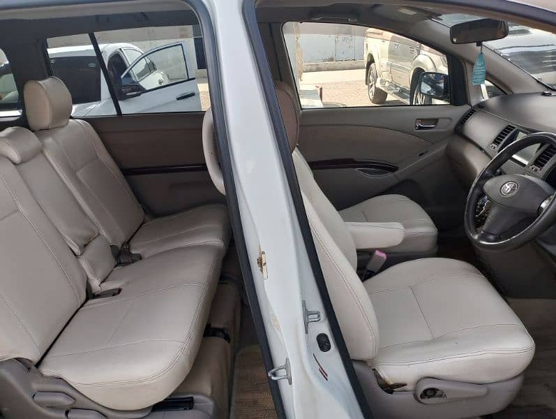 Toyota ISIS 2006 13
