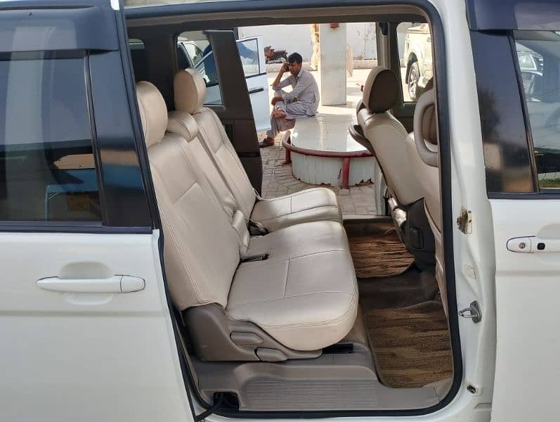 Toyota ISIS 2006 14