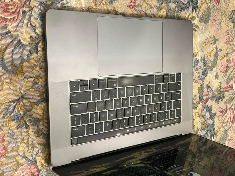 MacBook Pro 2017 15 inch (only serious buyer contact me) 4
