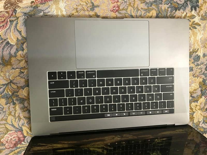 MacBook Pro 2017 15 inch (only serious buyer contact me) 5