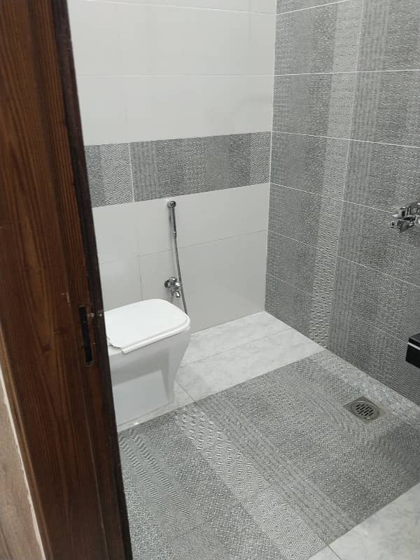 5 Marla Lower Portion Available For Rent 3