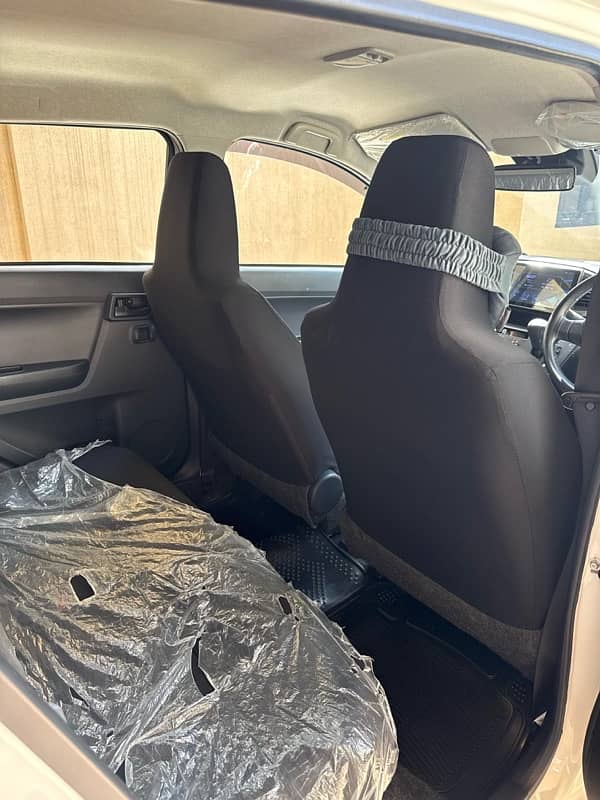 Daihatsu Mira 2024 18